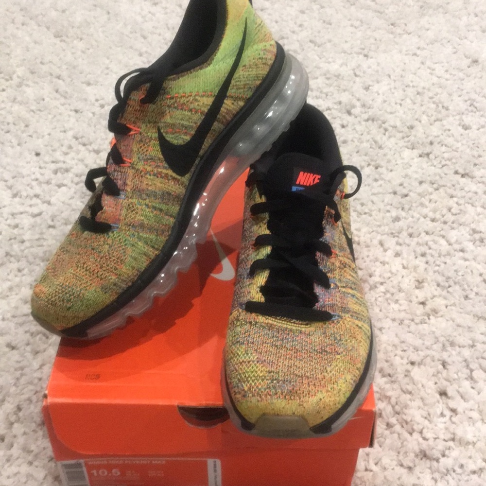 Women’s 10.5 Nike Flyknit Max brand new in box